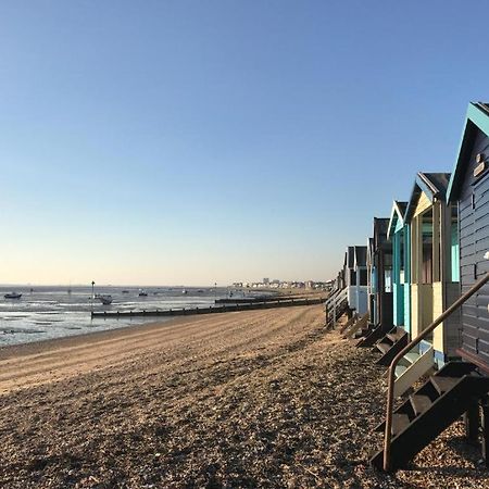 Seafront Suites - Close To Beach, Train Station & Southend Airport Southend-on-Sea Exterior photo
